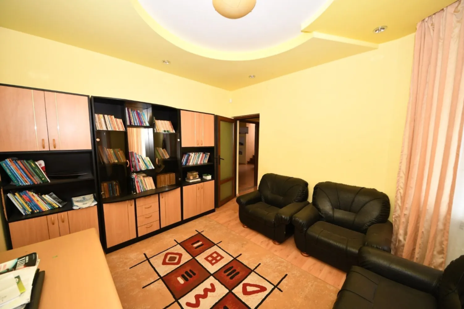 Vila spatioasa, pretabil pentru locuit/clinica, zona Micro 17 – Galati