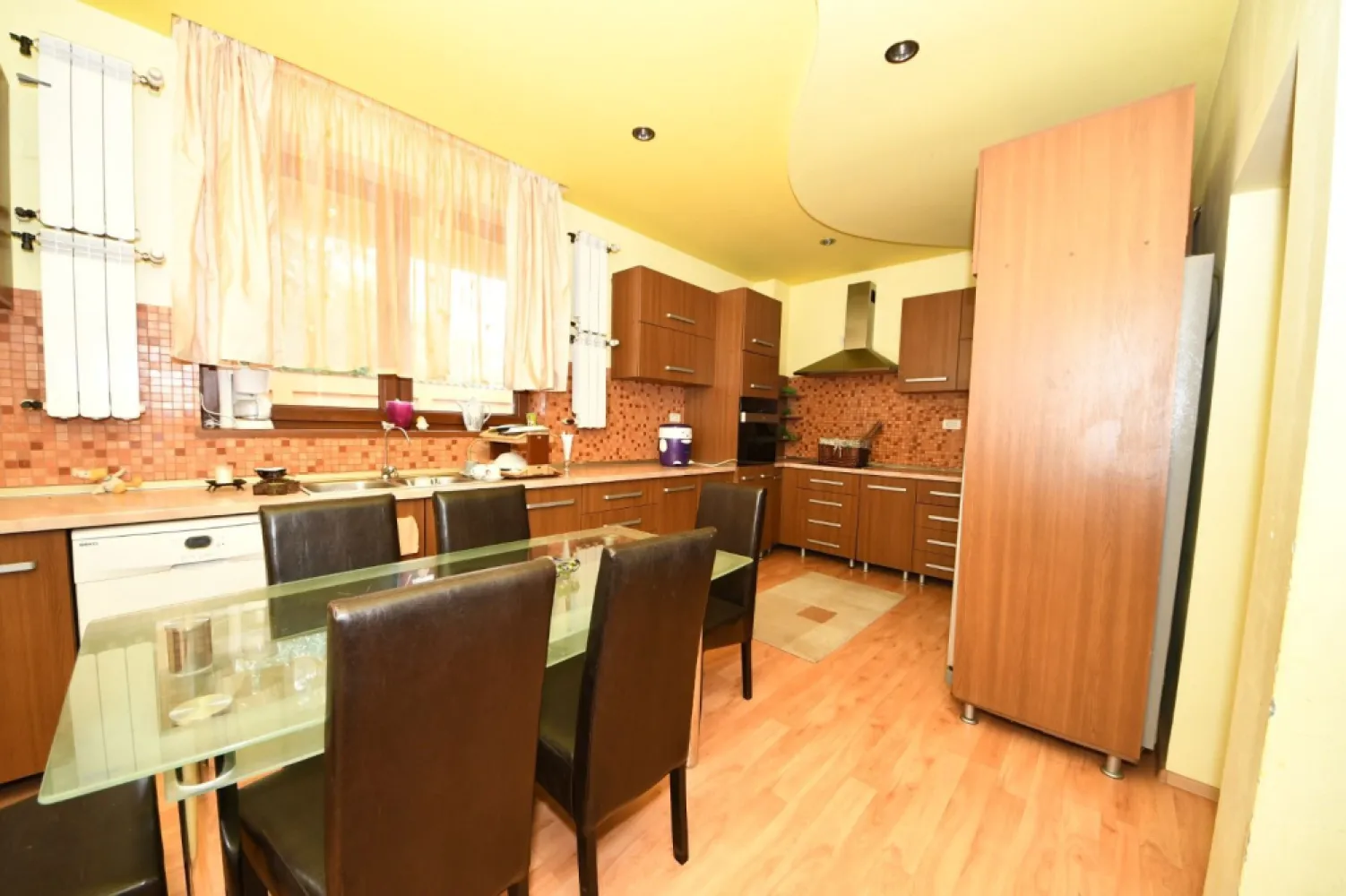 Vila spatioasa, pretabil pentru locuit/clinica, zona Micro 17 – Galati