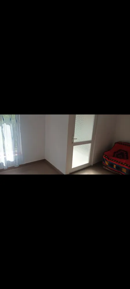 Casă de închiriat - Casă de închiriat in centrul orașului Bolintin-Vale, in apropiere de Penny Market. Pentru detalii, sunați,vă rog, la numărul: 0738256035