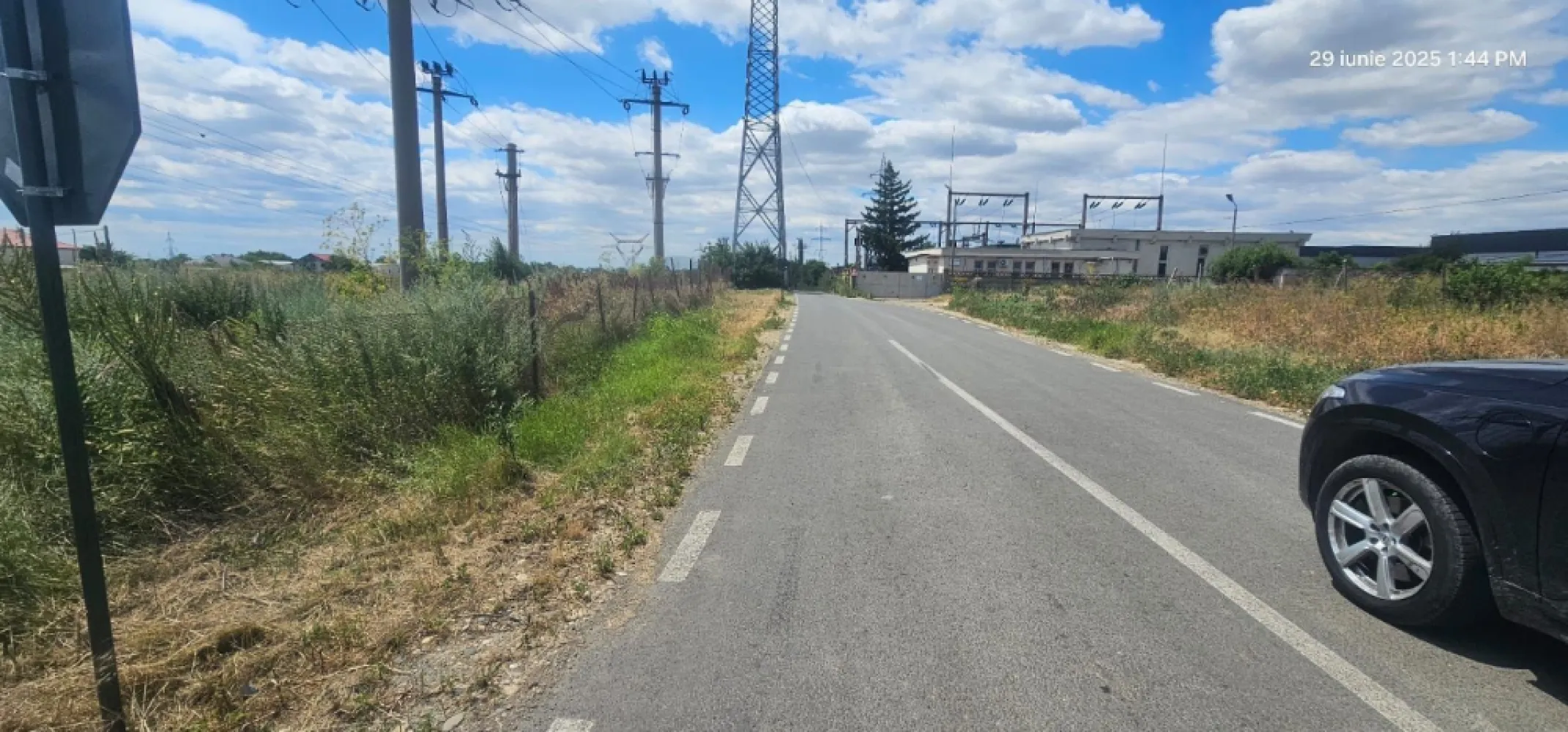 Loturi teren 590 mp - Vanatori, jud Galati, 43 mp negociabil - Teren de vânzare cu caracter privilegiat, ideal pentru construcția casei visurilor tale sau pentru o investiție profitabilă. Situat într-o zonă liniștită, dar cu acces rapid la toate facilitatile urbane, acest teren îți oferă tot ce ai nevoie pentru un stil de viață confortabil și sigur.

Caracteristici principale:
Deschidere generoasă: 17,37 metri liniari, pentru o amplasare flexibilă
Acces direct din stradă, cu poartă pe alee privată pentru intimitate și siguranță
Alimentare cu apă și curent deja disponibile pe teren
Gaz și canalizare la doar 200 metri distanță (fosa septică, opțiune practică și economică)
Preț competitiv: doar 42 €/mp – o oportunitate pe care nu trebuie să o ratezi!
Disponibile - 2 loturi 

Contactează-ne acum pentru mai multe detalii și pentru a programa o vizionare: Ene Marian – 0740 949 871
Mag Invest – Profesionism și siguranță în fiecare pas al tranzactiei!