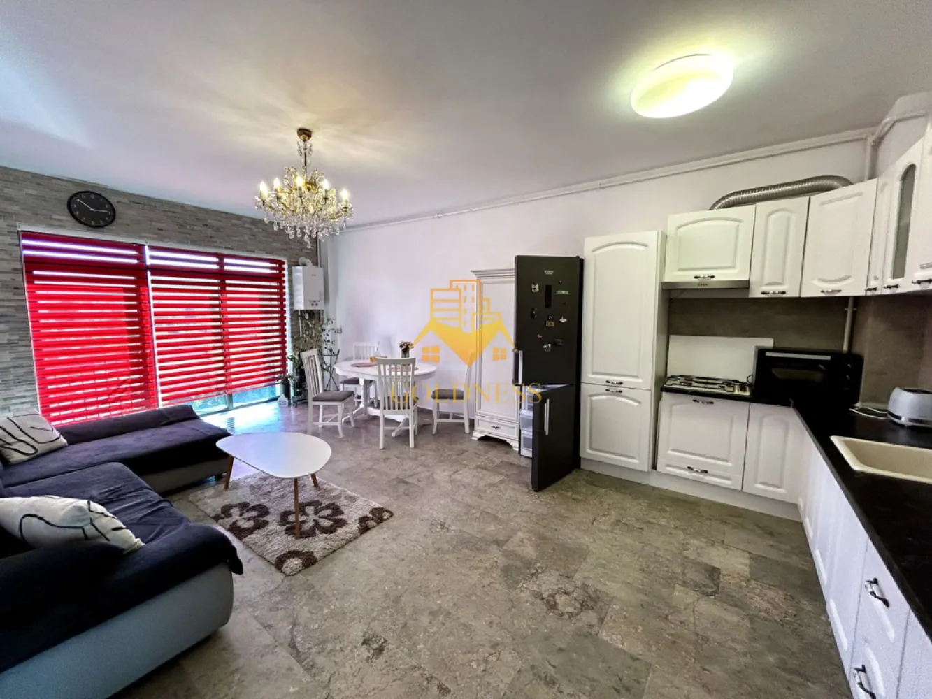 2 camere, Parcare, Premium, Platina, USAMV, Lukoil, Big Belly,Manastur - GOLDNESS Imobiliare vă propune spre închiriere un apartament cu 2 camere open space, complet mobilat și utilat, la etajul 6 într-un imobil de 7 etaje, în Cartierul Manastur.
Dispune de loc de parcare!
Se află în apropierea stațiilor de transport în comun, magazine, restaurante, spații verzi, farmacii, etc. 

Apartamentul este compartimentat astfel:
 - dormitor cu pat matrimonial, dressing, noptiere
 - living cu bucatarie open space complet utilată și mobilată, canapea extensibilă, loc de servit masa 
 - baie cu dus walk-in, calorifer port prosop și dulap pentru depozitare.
 - terasa de 10 mp.

Imobilul este dotat cu toate cele necesare- centrală proprie, frigider, aragaz, hotă, mașină de spălat haine, etc. 

Dacă sunteți interesați de acest apartament și doriți să îl vizionați, dar și pentru alte oferte nu ezitați să ne contactați telefonic sau prin e-mail. Vă stăm la dispoziție!
Pentru intermediere se percepe un comision de 50% din prețul chiriei!