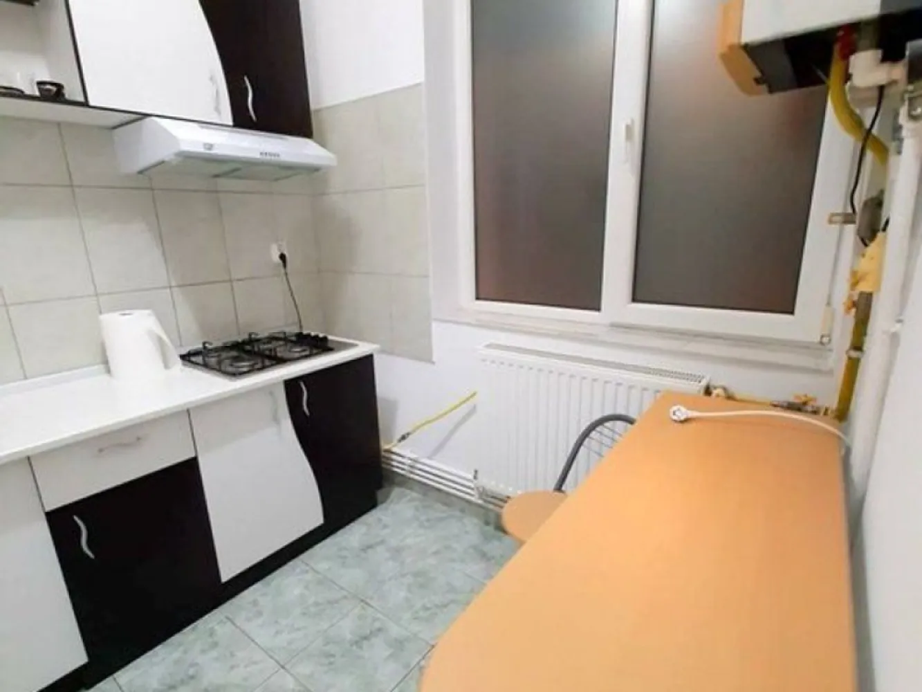 Apartament cu o camera, ultracentral, mobilat - Parcul Eminescu - Visezi să locuiești în inima orașului, aproape de natură și de toate facilitățile necesare? Îți oferim un apartament cu o cameră, ideal pentru un tânăr profesionist sau pentru un cuplu, situat la etajul 1 al unui imobil bine întreținut, în apropierea Parcului Mihai Eminescu.
Detalii Apartament:
- Suprafață: 40 mp
- Mobilat și utilat complet
- Dotat cu centrală termică, asigurând confort termic pe tot parcursul anului
- Ideal pentru locuit, dar și pentru birou

Locație:
Apartamentul se află într-o zonă centrală, cu acces facil la transportul public, magazine, restaurante și cafenele. Parcul Mihai Eminescu, perfect pentru plimbări relaxante, se află la câțiva pași distanță.
Preț:
- Preț propus pentru închiriere: 295 euro/lună .
- Garanție: 295 euro
- Comision agenție: 70 % din prima luna de chirie

Disponibilitate: Apartamentul este disponibil pentru închiriere începând cu data de 15.06.2025..
Nu rata ocazia de a locui într-un apartament spatios, într-o zonă vibrantă a orașului!

Contactează-ne pentru mai multe detalii și pentru a programa o vizionare!