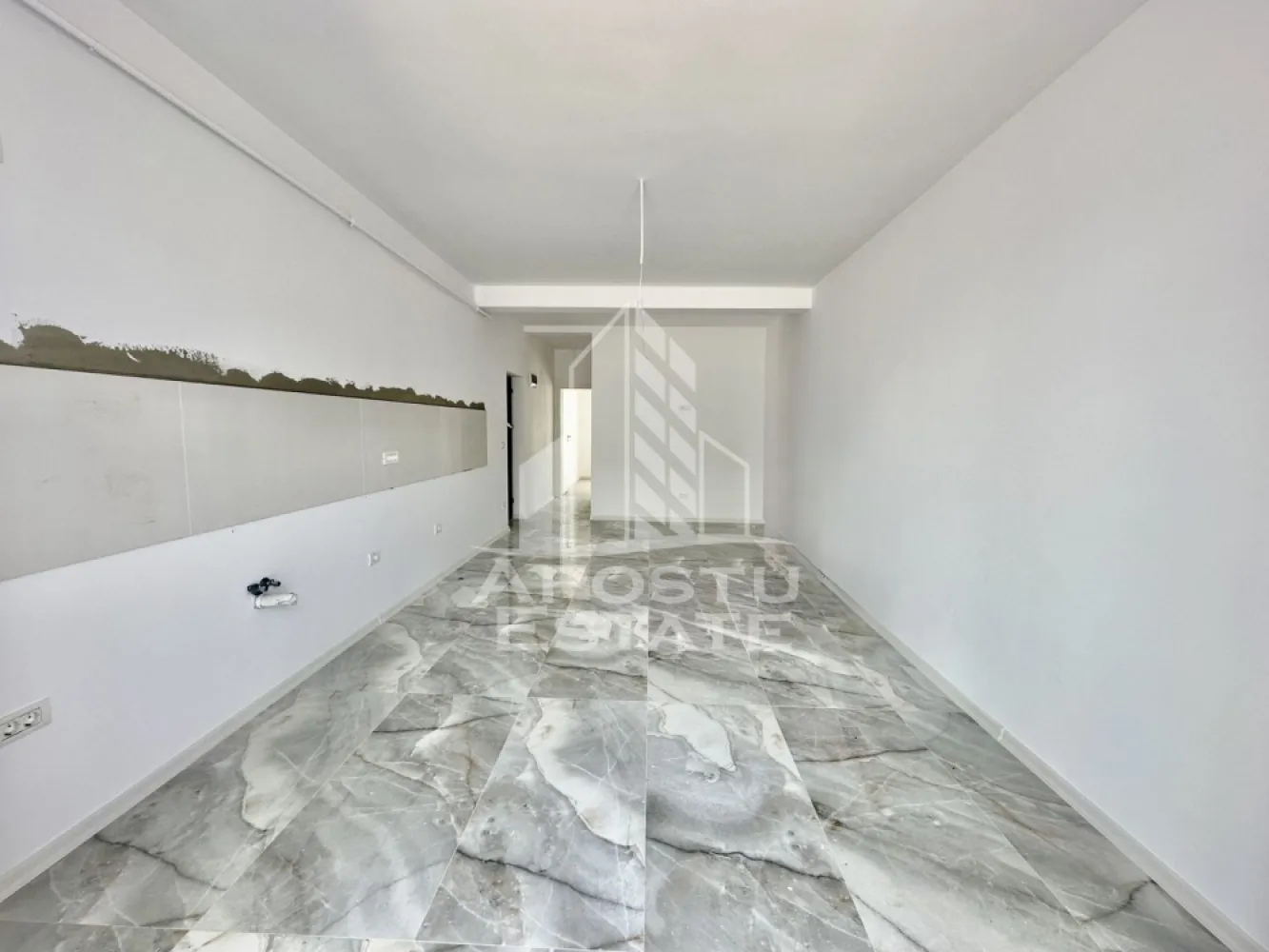 Apartament cu 2 camere, 2 balcoane, etaj 1, zona Planetelor - APOSTU ESTATE va ofera spre vanzare un apartament cu 2 camere, open space, situat la etaj intermediar in zona Planetelor din Giroc.
Dispune de o suprafata utila de 50 mp + 2 balcoane inchise de aproximativ 5 mp fiecare.
Confortul termic se realizeaza cu ajutorul centralei proprii pe gaz cu incalzire in pardoseala.
1 loc de parcare.
Regimul de inaltime al blocului este P+2+M
Geamuri tripan de la Gealan, usi Klassen.
Pe etaj sunt 3 apartamente.
Acoperis de tigla de beton, pod izolat.

Compartimentare:
- living open space
- bucatarie
- baie
- dormitor
- 2 balcoane

Pretul este 90.000 euro usor negociabil
Va asteptam cu drag la o vizionare!
CP 3200616