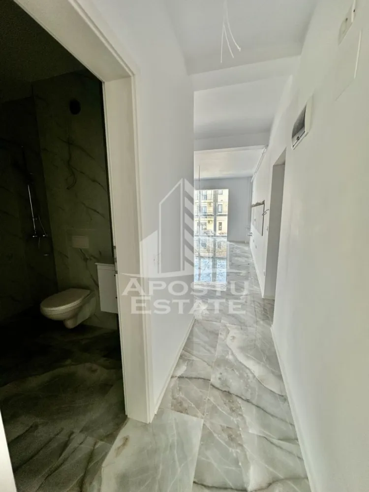 Apartament cu 2 camere, 2 balcoane, etaj 1, zona Planetelor - APOSTU ESTATE va ofera spre vanzare un apartament cu 2 camere, open space, situat la etaj intermediar in zona Planetelor din Giroc.
Dispune de o suprafata utila de 50 mp + 2 balcoane inchise de aproximativ 5 mp fiecare.
Confortul termic se realizeaza cu ajutorul centralei proprii pe gaz cu incalzire in pardoseala.
1 loc de parcare.
Regimul de inaltime al blocului este P+2+M
Geamuri tripan de la Gealan, usi Klassen.
Pe etaj sunt 3 apartamente.
Acoperis de tigla de beton, pod izolat.

Compartimentare:
- living open space
- bucatarie
- baie
- dormitor
- 2 balcoane

Pretul este 90.000 euro usor negociabil
Va asteptam cu drag la o vizionare!
CP 3200616
