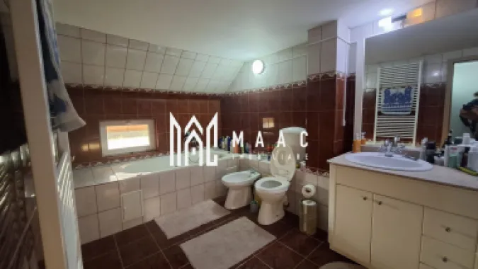 Casa 8 camere | 308mpu | 2 Apartamente | Selimbar