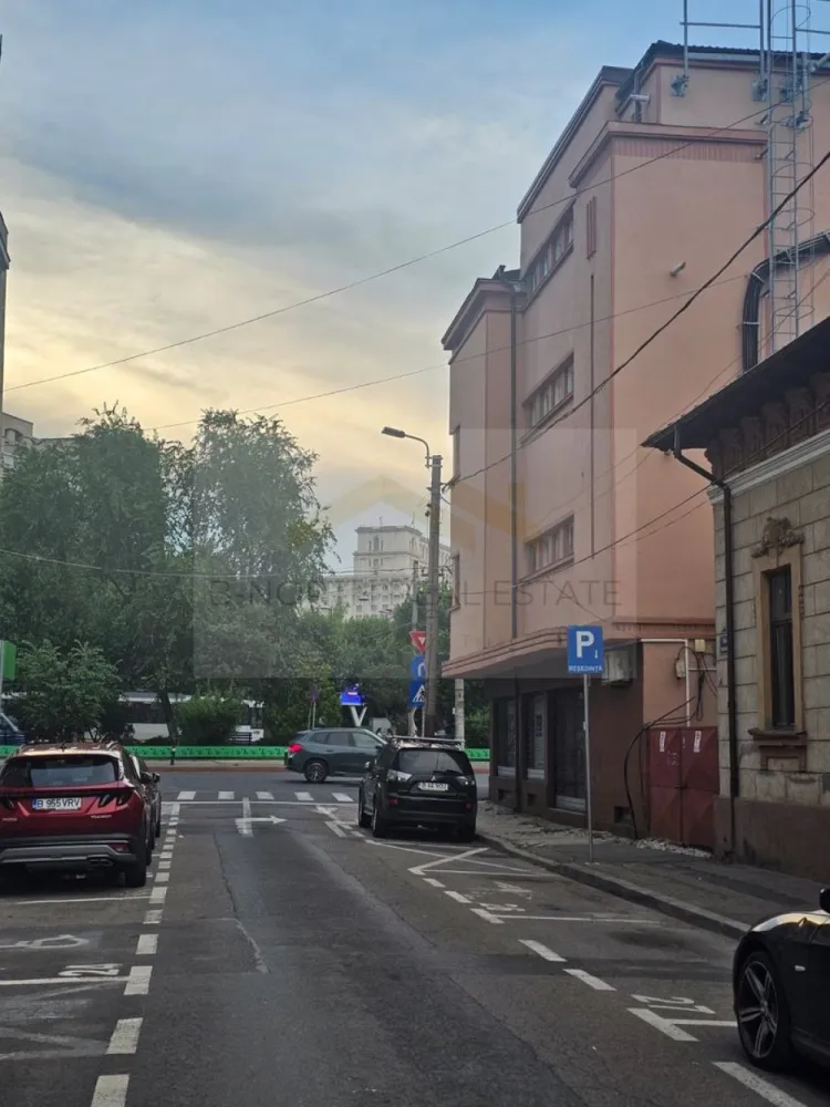Casă de închiriat | Zonă Centrală | Lângă Parcul Carol | Ideală pentru birouri - B-North Real Estate vă propune spre închiriere o proprietate spațioasă, situată într-o zonă centrală și liniștită, la doar câteva minute de Parcul Carol, una dintre cele mai apreciate zone ale Bucureștiului.
Datorită compartimentării eficiente și poziționării excelente, proprietatea este potrivită atât pentru locuință, cât și pentru sediu de firmă, cabinet de avocatură, cabinet medical, clinică, activități de consultanță sau birouri.

Caracteristici principale:

Casă individuală
4 camere spațioase și luminoase
3 băi
Bucătărie complet funcțională
Demisol utilizabil pentru depozitare, arhivă sau spațiu auxiliar
Finisaje moderne
Renovată recent
Compartimentare practică și versatilă
Spații generoase
Luminozitate naturală excelentă
Disponibilă imediat
Potrivită pentru locuire sau activități profesionale
Ideală pentru sediu de firmă
Cabinete de avocatură, contabilitate sau consultanță
Cabinete medicale sau psihologie
Birouri administrative
Zonă liniștită și reprezentativă

Localizare excelentă:

La câteva minute de Parcul Carol
Acces rapid către Piața Unirii, Piata Constitutiei și centrul orașului
Aproape de mijloace de transport în comun
Restaurante, cafenele și magazine în proximitate
Acces facil către principalele artere ale Capitalei

Recomandată pentru:

Familie
Firmă de consultanță
Cabinet de avocatură
Cabinet medical
Agenție de servicii
Sediu administrativ

Preț și condiții:

Chirie: 1.300 euro/lună (negociabil)
Disponibilă imediat

Pentru informații suplimentare și programarea unei vizionări, contactați B-North Real Estate.