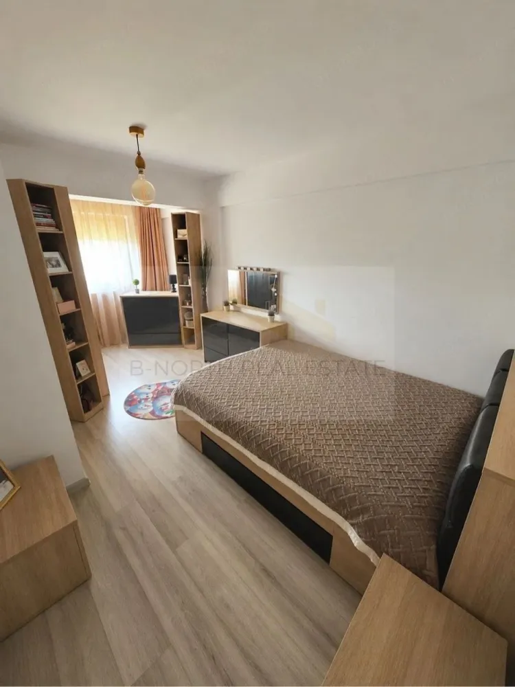 Vilă duplex de închiriat Popești-Leordeni | clinică / birouri / After-School - B-North Real Estate vă propune spre închiriere o vilă tip duplex modernă, complet mobilată și utilată, situată în Popești-Leordeni, într-o zonă liniștită de vile, cu acces rapid către București și stația de metrou Dimitrie Leonida.
Proprietatea este ideală pentru activități comerciale și profesionale precum clinică medicală, cabinete individuale, centru educațional, after-school, grădiniță privată, birouri de firmă sau centru de terapii și wellness.
Vila beneficiază de compartimentare practică și spații generoase, fiind pregătită pentru utilizare imediată.

Caracteristici principale:

Vilă duplex modernă de închiriat în Popești-Leordeni
3 camere spatioase cu posibilitatea extinderii la 6 camere ( mansarda )
Mansardă compartimentabilă în încă 2-3 camere
Living generos
Bucătărie complet utilată
2 băi
Complet mobilată și utilată
Finisaje moderne
Aer condiționat în camere
Spațiu flexibil pentru compartimentare birouri / cabinete
Disponibilă imediat

Exterior & curte:

Curte amenajată – aproximativ 180 mp
Foișor
Terasă închisă cu sticlă
Gazon natural cu sistem de aspersoare
2 locuri de parcare în curte
Parcare privată suplimentară la aproximativ 30 m

Potrivit pentru:

Clinică medicală
Cabinete stomatologice / psihologie / recuperare
Clinică estetică
Centru wellness / terapii
Birouri firmă (IT, consultanță, servicii)
Grădiniță privată
After-school / centru educațional

Beneficii și avantaje ale zonei:

Zonă liniștită de vile
Stradă asfaltată
Toate utilitățile disponibile
Acces rapid către București
Aproximativ 8 minute cu mașina până la metrou Dimitrie Leonida
Ideal pentru activități comerciale stabile și business în dezvoltare

Avantaje cheie:

Proprietate complet mobilată și gata de utilizare
Exterior amenajat complet
Spații versatile și ușor de adaptat
Zonă accesibilă și liniștită
Potențial excelent pentru activități cu public

Preț și condiții:

Chirie: 4.000 euro/lună (negociabil)
Contract pe termen lung
Disponibil imediat

Pentru detalii suplimentare și programarea unei vizionări, contactați B-North Real Estate.