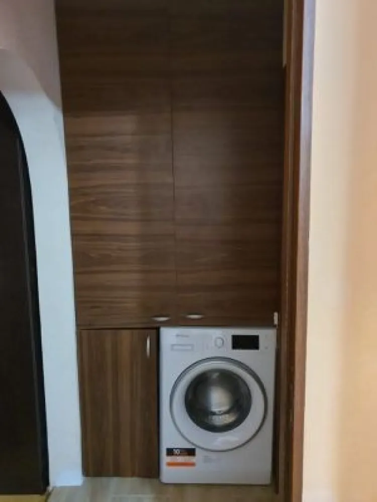De vanzare apartament cu 2 camere etaj 1, Micro 38, 59.000 euro - Se oferă spre vânzare un apartament cu 2 camere semidecomandat, situat în cartierul Micro 38, la etajul 1, ideal atât pentru locuit, cât și pentru investiție.
Apartamentul dispune de:
- centrală termică proprie;
- aer condiționat;
- ferestre cu tâmplărie PVC și geam termopan;
- gresie și faianță;
- se vinde mobilat și utilat, gata de mutare;
- izolatie interioara si exterioara
- întreținut, curat și cu un aspect plăcut.
Avantaje ale zonei:
- în apropiere de magazine (Supeco, Lidl);
- școală și grădiniță la câteva minute;
- acces facil la mijloace de transport și alte puncte de interes.
Preț: 59.000 €
Pentru mai multe informații sau pentru programarea unei vizionări, vă rog să mă contactați 0741.030.291 Marilena, Agentia Mag Invest.