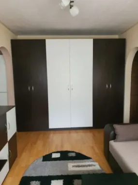 De vanzare apartament cu 2 camere etaj 1, Micro 38, 59.000 euro