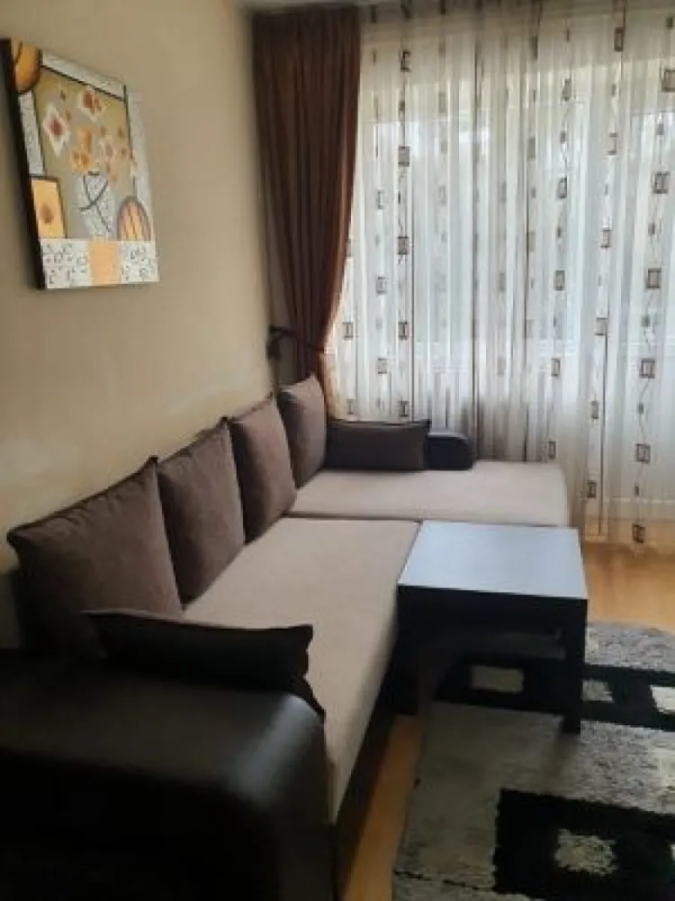 De vanzare apartament cu 2 camere etaj 1, Micro 38, 59.000 euro - Se oferă spre vânzare un apartament cu 2 camere semidecomandat, situat în cartierul Micro 38, la etajul 1, ideal atât pentru locuit, cât și pentru investiție.
Apartamentul dispune de:
- centrală termică proprie;
- aer condiționat;
- ferestre cu tâmplărie PVC și geam termopan;
- gresie și faianță;
- se vinde mobilat și utilat, gata de mutare;
- izolatie interioara si exterioara
- întreținut, curat și cu un aspect plăcut.
Avantaje ale zonei:
- în apropiere de magazine (Supeco, Lidl);
- școală și grădiniță la câteva minute;
- acces facil la mijloace de transport și alte puncte de interes.
Preț: 59.000 €
Pentru mai multe informații sau pentru programarea unei vizionări, vă rog să mă contactați 0741.030.291 Marilena, Agentia Mag Invest.