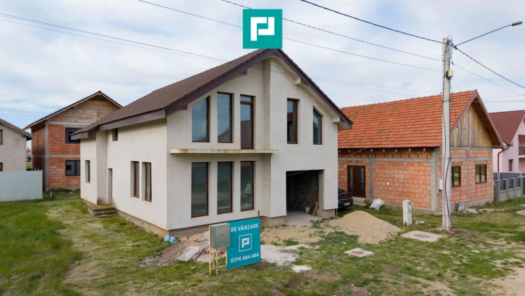 Casă impunătoare la gri în Curtici - Casă impunătoare de vânzare în Curtici – Zona Rezidențială Nouă

Descoperă confortul unei locuințe moderne, spațioase și extrem de luminoase, situată într-una dintre cele mai liniștite și apreciate zone noi din Curtici. Proprietatea este ideală pentru o familie care își dorește spațiu, intimitate și libertatea de a-și personaliza finisajele exact după propriul stil. 
Casa este la gri dar culoarea o dai tu!!

Caracteristici principale:
Casă nouă, la gri
Suprafață generoasă de aproximativ 200 mp
Compartimentare ideală – 5 camere
2 băi
Scări interioare
Dressinguri
Spații depozitare
Holuri mari
Bucătărie spațioasă cu cămară
2 balcoane
Ferestre tripan – eficiență termică și liniște
Garaj închis cu intrare în casă
Foarte luminoasă, cu spații aerisite
Zonă rezidențială nouă și liniștită

Utilități complete:
Gaz
Apă
Curent
Canalizare

Proprietatea oferă un echilibru perfect între eleganță, confort și funcționalitate, fiind alegerea ideală pentru cei care caută un cămin modern într-o zonă în continuă dezvoltare, aproape de Arad, dar departe de agitația orașului.

Curtici – cartier rezidențial nou, cu acces facil și atmosferă liniștită.

Curtici este o zonă aflată în dezvoltare rezidențială continuă, apreciată pentru liniște și accesul rapid către Arad. 

Pentru mai multe detalii și stabilirea unei vizionări asistate, contactează-mă la: 
Telefon: 0760672985
Email: jeanina.campan@propertylab.ro
Jeanina Câmpan - consultant imobiliar Propertylab

CP3031757