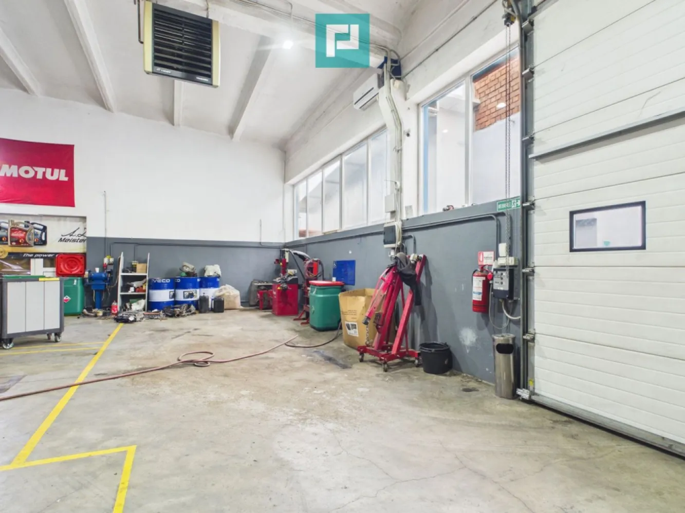 HALĂ INDUSTRIALĂ + SERVICE AUTO COMPLET ECHIPAT