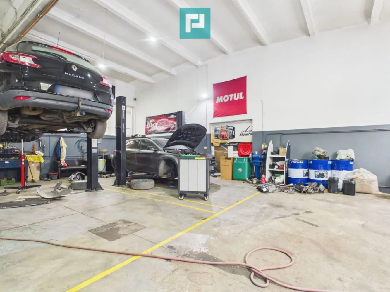 HALĂ INDUSTRIALĂ + SERVICE AUTO COMPLET ECHIPAT