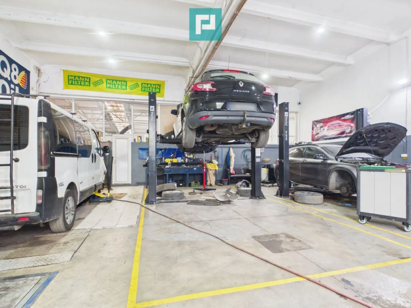 HALĂ INDUSTRIALĂ + SERVICE AUTO COMPLET ECHIPAT