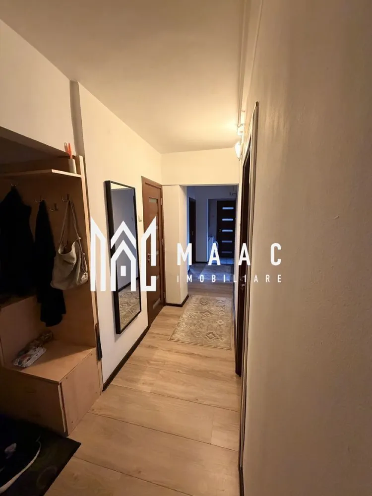 Apartament 4 camere decomandat | Mihai Viteazul, Sibiu | 2 băi - Apartament de vânzare în Sibiu, zona Mihai Viteazul, cu 4 camere decomandate, 75 mp utili și 2 băi, potrivit pentru cei care caută o compartimentare clară și spațiu util pentru locuire.

Detalii proprietate:
• Suprafață utilă: 75 mp
• Suprafață construită: 90 mp
• Compartimentare: living, 3 dormitoare, bucătărie separată, 2 băi, hol generos, cămară
• Etaj 8 din 8
• Stare interioară: finisat modern
• An construcție: 1970
• Construcție finalizată, structură din cărămidă
• Balcon și pivniță
• Aer condiționat
• Se vinde semimobilat

Apartamentul este situat în zona Mihai Viteazul din Sibiu, o alegere relevantă pentru cumpărătorii care urmăresc în mod specific această zonă a orașului și vor să compare proprietăți cu 4 camere disponibile la vânzare.

Pentru mai multe informații și pentru programarea unei vizionări, contactați echipa MAAC Imobiliare. Cod anunț CP3190426.