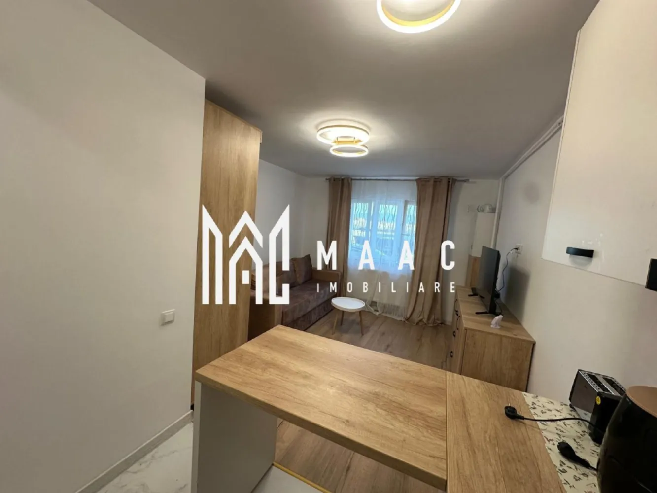 Apartament 1 cameră | Lazaret, Sibiu | 21,5 mp, mobilat, parter - Apartament cu 1 cameră de vânzare în cartierul Lazaret din Sibiu, situat pe Strada Oțelarilor, cu 21,5 mp utili, parter și mobilat complet.

Detalii proprietate:
• Suprafață utilă: 21,5 mp
• Apartament cu 1 cameră și 1 baie
• Amplasat la parter
• Complet mobilat și utilat
• An construcție: 1970
• Disponibil pentru vânzare

Localizare:
Proprietatea este situată pe Strada Oțelarilor, în cartierul Lazaret din Sibiu.

Pentru detalii suplimentare și programarea unei vizionări, contactați echipa MAAC Imobiliare și menționați Cod anunț CP3193863.