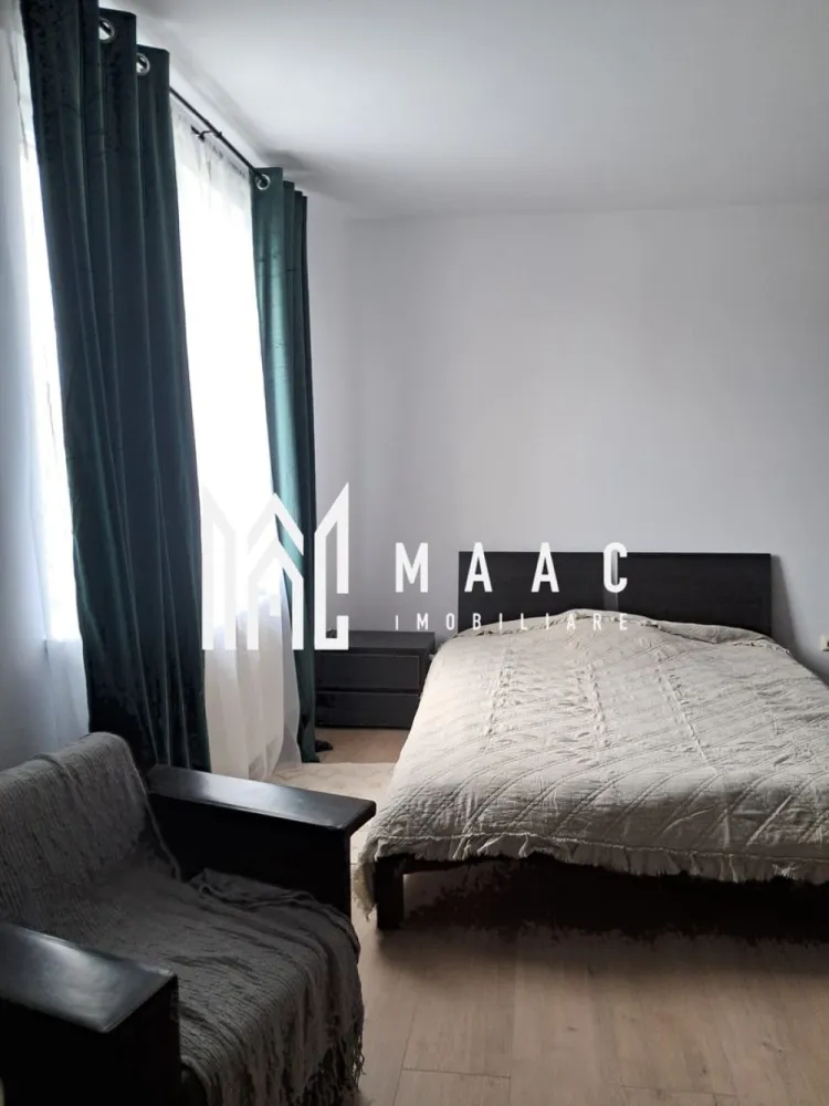 Garsonieră de închiriat | Trei Stejari, Sibiu | 42 mp, renovată - Garsonieră tip studio de închiriat în Trei Stejari, Sibiu, cu 42 mp utili, etaj 1 din 4 și bucătărie separată, potrivită pentru locuire imediată într-o zonă cu acces facil spre oraș.

Detalii proprietate:
• Suprafață utilă: 42 mp
• Compartimentare practică de tip studio
• Bucătărie separată, dormitor mare și baie
• Etaj 1 din 4
• Renovată recent
• 1 baie și 1 bucătărie
• An construcție bloc: 1985

Zonă și acces:
Proprietatea este amplasată în zona Trei Stejari, aproape de Promenada Mall, spital și Facultatea de Medicină. Poziționarea oferă acces rapid către puncte de interes importante din Sibiu, util pentru un ritm de viață urban și pentru deplasări zilnice mai simple.

Pentru detalii suplimentare și programarea unei vizionări, contactează echipa MAAC Imobiliare și menționează Cod anunț CP3199473.