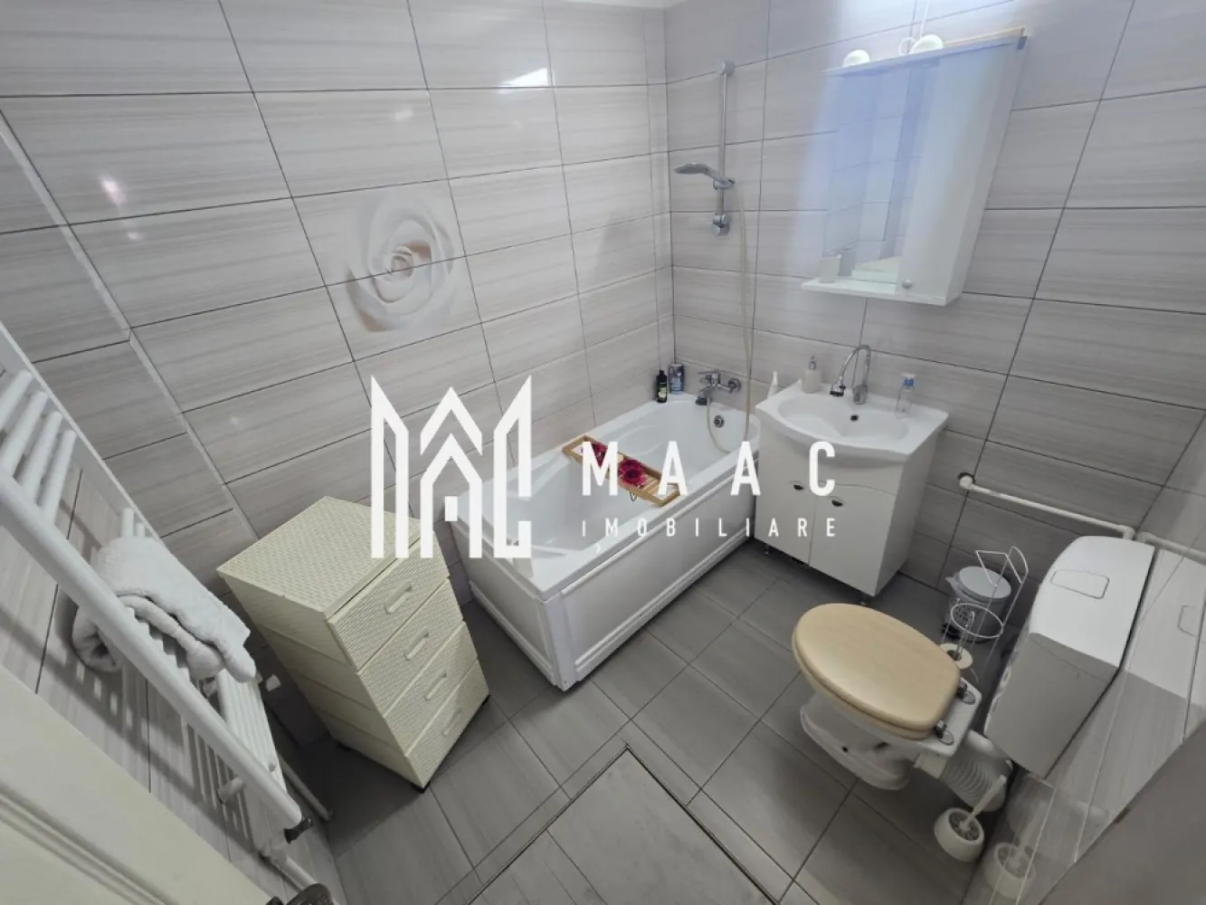 Casa 3 camere de inchiriat garaj curte Zona Tineretului