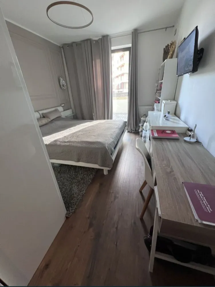 Tomis Park 2 cam terasa 108m mobilat utilat - Agenția imobiliara BRASADAS vinde apartament in Complexul Tomis Park ( vis a vis de euromaterna) mobilat utilat de calitate ( Rovere ) , centrala pe gaz Bosch cu garantie 5 ani, etaj 1 din 8, doua lifturi, terasa in proprietate.
Se accepta anumite schimburi cu vila in oras sau palazu ori apartament cu 3 camere.
Loc de parcare subteran 50 euro chirie ( sau de vanzare 14000 euro.
Pentru mai multe oferte accesați www.brasadas.com.