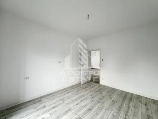 Casa individuala de vanzare pe parter, curte proprie, zona Sanandrei