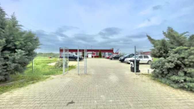 Cladire birouri - spațiu comercial cu parcări în incintă privată