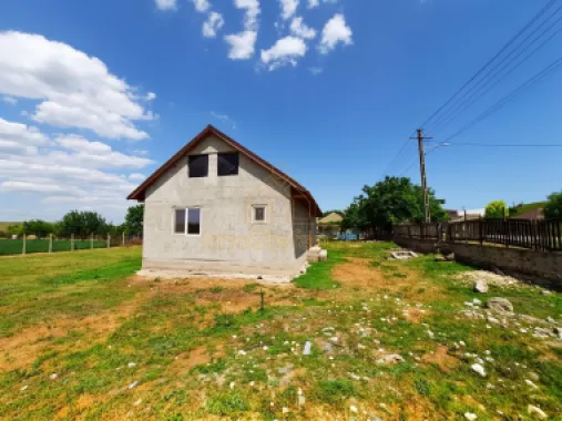Nazarcea | Casa cu teren de 1000 mp si toate utilitatile la poarta