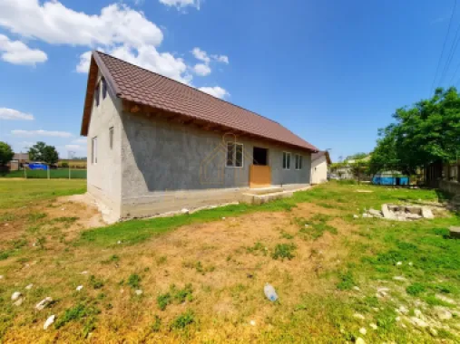 Nazarcea | Casa cu teren de 1000 mp si toate utilitatile la poarta
