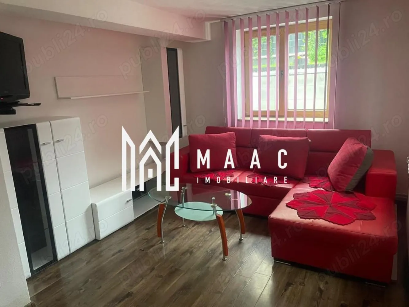 Apartament la casa | 3 camere | Selimbar - Maac Imobiliare va propune spre inchiriere un apartament la casa situat in Selimbar Locuinta cuprinde : living, bucatarie deschisa, 2 dormitoare, hol de acces, baie cu dus . Curte comuna are zona de barbecue Termen de inchiriere minim 1 an de zile Se percepe o garantie din cuantumul unei chirii lunare Nu se accepta animale de companie Zona este una linistita, in apropiere se regasesc centre comerciale, de invatamant, acces la mijloacele de transport in comun. Pentru mai multe detalii precizati telefonic ca ati vazut anuntul cu ID: CP2122305