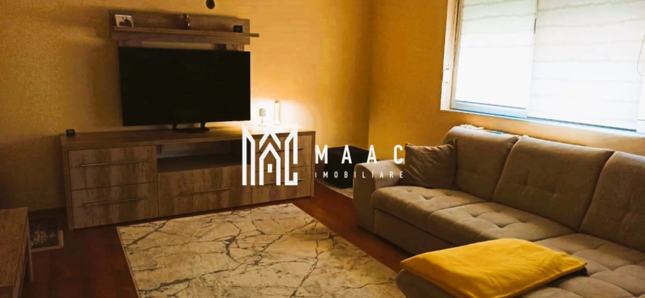 Apartament la casa | 3 camere | Parter I Zona Terezian - Maac Imobiliare propune un apartament la casa, situat la parterul unui imobil cu regim de inaltime S+P+E+P, din cartierul Terezian. Locuinta are in alcatuire: hol de acces, bucatarie inchisa, living, 2 dormitoare, baie. Subsolul cuprinde: hol de acces, chicineta, spalatorie, pivnita, debara, si camara, camera tehnica. Incalzirea se face prin calorifere; centrala pe gaz, proprie. Aferent- garaj in curtea comuna cu alt proprietar. Curtea este formata dintr-o parte pavata si zona verde destinata relaxarii. Pentru mai multe detalii precizati telefonic ca ati vazut anuntul cu ID: CP2046985