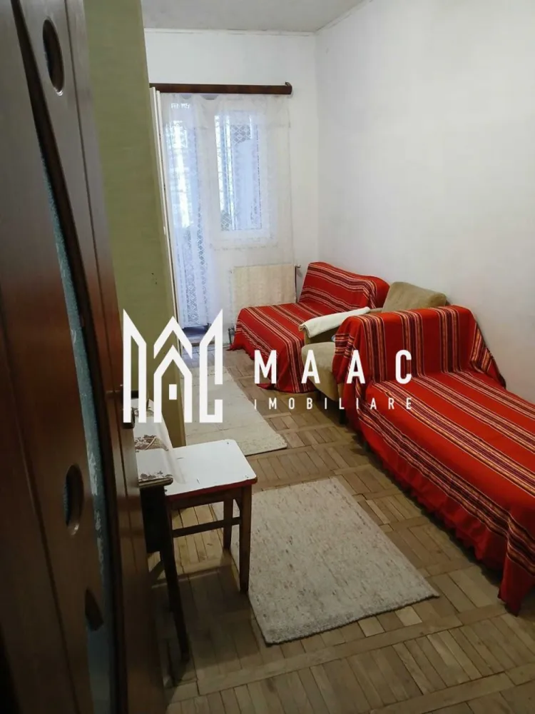Vând apartament semidecomodat 47m2 - Vând aparatament în orașul Cisnădie (aprox. 10 km de orașul sibiu).
-2 camere+ o sufragerie
-o baie
-o bucătărie
-balcon
-termopane
-izolat
-toate uitilitățile
-centrală pe gaz 
-etaj 4
-acoperișul blocului este renovat recent