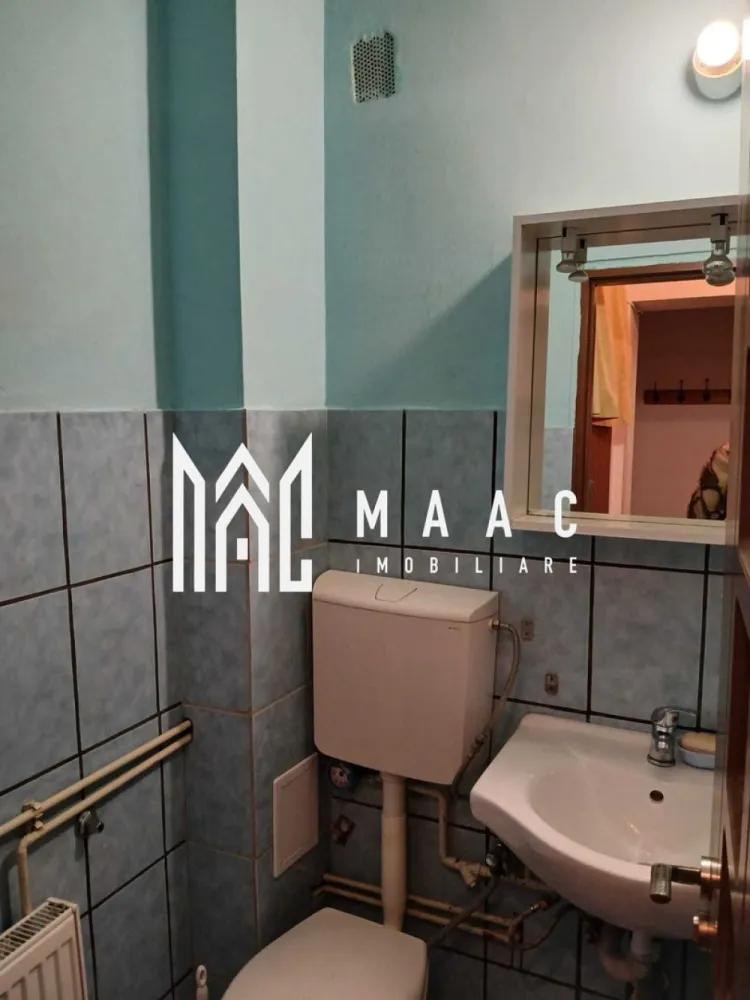 Vând apartament semidecomodat 47m2 - Vând aparatament în orașul Cisnădie (aprox. 10 km de orașul sibiu).
-2 camere+ o sufragerie
-o baie
-o bucătărie
-balcon
-termopane
-izolat
-toate uitilitățile
-centrală pe gaz 
-etaj 4
-acoperișul blocului este renovat recent