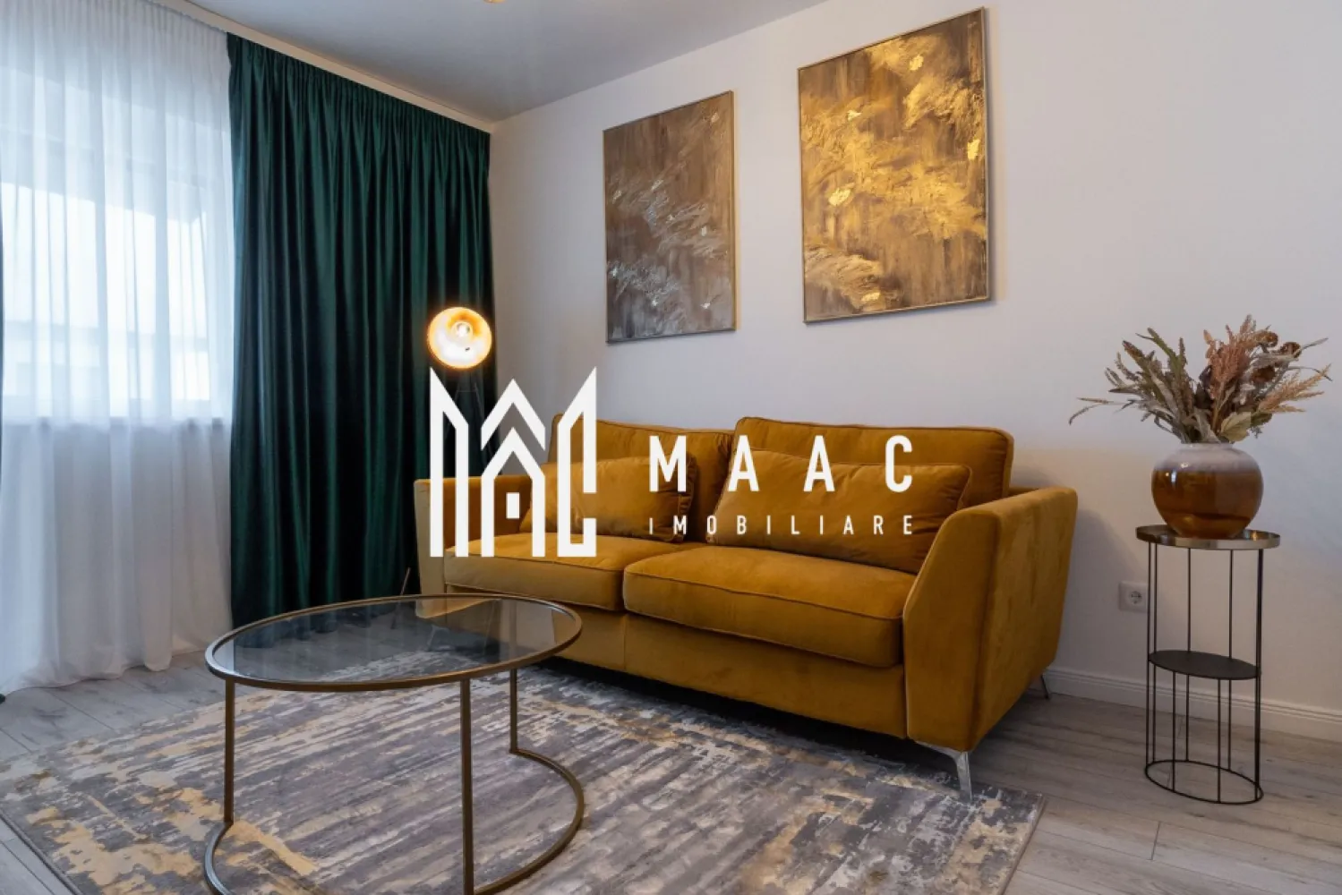 Apartament 2 camere | Mobilat LUX | Ciresica | Mandra - MAAC Imobiliare vă prezintă un apartament decomandat, situat într-un imobil finalizat în anul 2024, construit din cărămidă, cu acoperiș și pod. Apartamentul este orientat spre sud-vest, oferind lumină naturală pe tot parcursul zilei. Caracteristici: Suprafață utilă: 52 mp Suprafață totală: 57,1 mp Suprafață balcon: 5,1 mp Etaj: 3 Număr camere: 2 Bucătărie: Mobilată și utilată complet Baie: 1, cu geam Balcon: 1 Loc parcare: 1 Dotări și finisaje: Centrală proprie cu încălzire prin pardoseală Cabina de duș Frigider Hota Mașină de spălat rufe Mașină de spălat vase TV Ferestre termopane care se deschid Ușă intrare metalică Uși interioare MDF Pardoseală: gresie, parchet laminat, șapă Pereți: faianță, vopsea lavabilă Utilități și facilități: Apă, canalizare, gaz, curent Internet, CATV, telefon Contorizare separată (apometre, contor electric, contor gaz) Interfon, senzor de fum Loc de joacă pentru copii Rulouri PVC Parcare deschisă Amplasament: Iluminat stradal Acces facil la mijloace de transport în comun – linia 11 Izolație: Exterioară Acest apartament este ideal pentru cei care caută confort și modernitate într-o zonă bine dezvoltată. Pentru mai multe detalii și programări pentru vizionare, vă rugăm să ne contactați la MAAC Imobiliare. Va rugam sa specificati telefonic ID: CP2054839