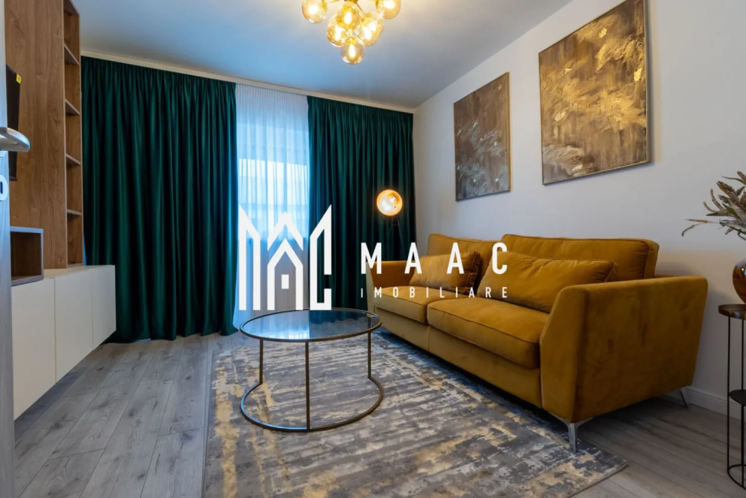 Apartament 2 camere | Mobilat LUX | Ciresica | Mandra - MAAC Imobiliare vă prezintă un apartament decomandat, situat într-un imobil finalizat în anul 2024, construit din cărămidă, cu acoperiș și pod. Apartamentul este orientat spre sud-vest, oferind lumină naturală pe tot parcursul zilei. Caracteristici: Suprafață utilă: 52 mp Suprafață totală: 57,1 mp Suprafață balcon: 5,1 mp Etaj: 3 Număr camere: 2 Bucătărie: Mobilată și utilată complet Baie: 1, cu geam Balcon: 1 Loc parcare: 1 Dotări și finisaje: Centrală proprie cu încălzire prin pardoseală Cabina de duș Frigider Hota Mașină de spălat rufe Mașină de spălat vase TV Ferestre termopane care se deschid Ușă intrare metalică Uși interioare MDF Pardoseală: gresie, parchet laminat, șapă Pereți: faianță, vopsea lavabilă Utilități și facilități: Apă, canalizare, gaz, curent Internet, CATV, telefon Contorizare separată (apometre, contor electric, contor gaz) Interfon, senzor de fum Loc de joacă pentru copii Rulouri PVC Parcare deschisă Amplasament: Iluminat stradal Acces facil la mijloace de transport în comun – linia 11 Izolație: Exterioară Acest apartament este ideal pentru cei care caută confort și modernitate într-o zonă bine dezvoltată. Pentru mai multe detalii și programări pentru vizionare, vă rugăm să ne contactați la MAAC Imobiliare. Va rugam sa specificati telefonic ID: CP2054839