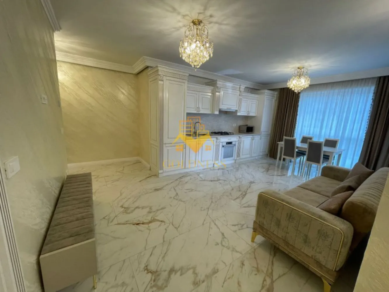 3 camere, modern, bloc nou, Parcare,Vivo, Columna Residence - GOLDNESS Imobiliare vă propune spre închiriere un apartament cu 3 camere complet mobilat și utilat, la etajul 1 într-un imobil de 7 etaje, în Floresti. Apartamentul este compartimentat astfel:
 - dormitor cu pat matrimonial, dressing, noptiere
 - dormitor cu pat matrimonial, dressing, noptiere
 - living cu bucatarie open-space complet utilată, canapea extensibilă, loc de servit masa 
 - baie cu cabina de dus, calorifer port prosop inox și dulap pentru depozitare.
 - balcon de 5 mp.

Imobilul este dotat cu toate cele necesare- centrală proprie, mașină de spălat haine, frigider, plită electrică, hotă, etc. 
Se află în apropierea stațiilor de transport în comun, magazine, restaurante, spații verzi, farmacii, etc. 
Dispune de loc de parcare subterana!
Pentru intermediere se percepe un comision de 50% din prețul chiriei!

Dacă sunteți interesați de acest apartament și doriți să îl vizionați, dar și pentru alte oferte sau detalii nu ezitați să ne contactați telefonic sau prin e-mail - goldnessimobiliare@gmail.com. Vă stăm la dispoziție!