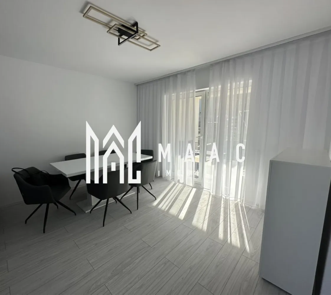 Casa tip duplex | 150mp | Terasa | Vasile Aaron - Selimbar - MAAC Imobiliare ofera spre inchiriere casa noua tip duplex, moderna, complet utilata si mobilata dupa preferintele si nevoile chiriasului, in zona Vasile Aaron - Selimbar.

Locuinta decomandata este alcatuita din living, bucatarie separata si baie cu dus si geam la parter, terasa si curte iar la etaj sunt 3 dormitoare, baie cu cada si balcon.

Proprietatea este la prima inchiriere, are incalzire in pardoseala cu termostat in fiecare incapere, iar curtea are aproximativ 200 mp liberi si o terasa acoperita pe care se iese din living si din bucatarie. 

Proprietatea este situata intr-o zona linistita si insorita de case, la numai cateva minute de mers de Shopping City.

Se perecepe o chirie in avans si garantie in cuantumul unei chirii lunare. Disponibilitate imediata.

Pentru mai multe detalii sau pentru a programa o vizionare, va rugam specificati telefonic: CP2263912