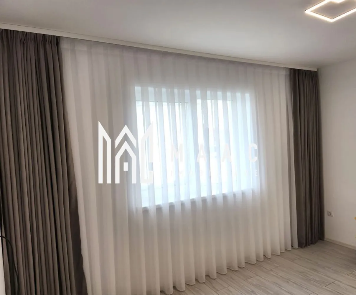 Casa tip duplex | 150mp | Terasa | Vasile Aaron - Selimbar - MAAC Imobiliare ofera spre inchiriere casa noua tip duplex, moderna, complet utilata si mobilata dupa preferintele si nevoile chiriasului, in zona Vasile Aaron - Selimbar.

Locuinta decomandata este alcatuita din living, bucatarie separata si baie cu dus si geam la parter, terasa si curte iar la etaj sunt 3 dormitoare, baie cu cada si balcon.

Proprietatea este la prima inchiriere, are incalzire in pardoseala cu termostat in fiecare incapere, iar curtea are aproximativ 200 mp liberi si o terasa acoperita pe care se iese din living si din bucatarie. 

Proprietatea este situata intr-o zona linistita si insorita de case, la numai cateva minute de mers de Shopping City.

Se perecepe o chirie in avans si garantie in cuantumul unei chirii lunare. Disponibilitate imediata.

Pentru mai multe detalii sau pentru a programa o vizionare, va rugam specificati telefonic: CP2263912