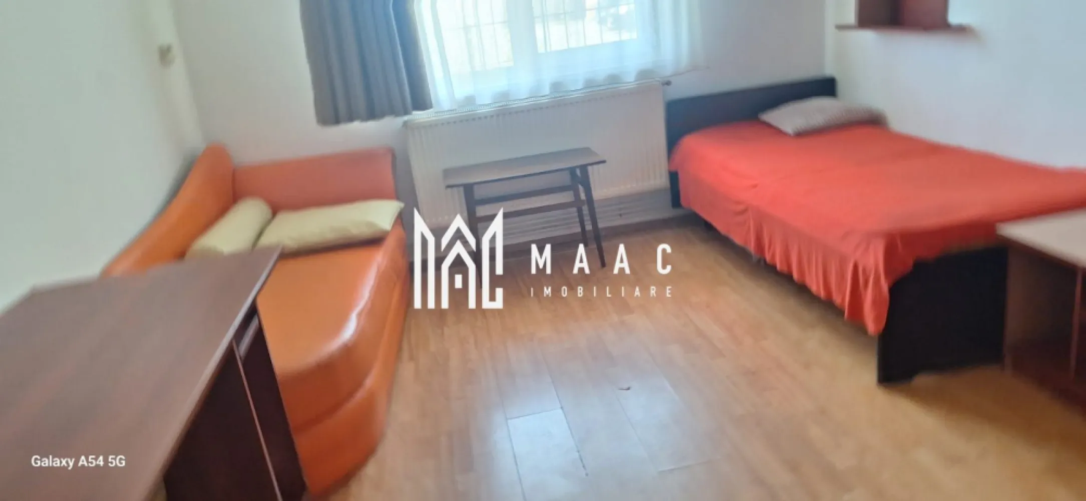 Apartament 2 camere I Parter I Zona Mihai Viteazul - Se oferă spre închiriere un apartament cu 2 camere semidecomandat, situat la parterul unui imobil din zona Mihai Viteazul. Apartamentul are o compartimentare practică și se închiriază complet mobilat și utilat, fiind disponibil imediat. Proprietatea este ideală pentru o persoană singură sau un cuplu care își dorește confort și acces rapid la principalele puncte de interes din oraș. Se închiriază pe termen lung. Pentru informati si vizionari: ID: CP2752502