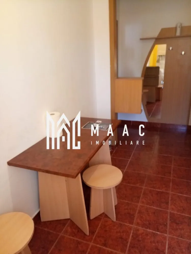 Apartament 2 camere I Parter I Zona Mihai Viteazul - Se oferă spre închiriere un apartament cu 2 camere semidecomandat, situat la parterul unui imobil din zona Mihai Viteazul. Apartamentul are o compartimentare practică și se închiriază complet mobilat și utilat, fiind disponibil imediat. Proprietatea este ideală pentru o persoană singură sau un cuplu care își dorește confort și acces rapid la principalele puncte de interes din oraș. Se închiriază pe termen lung. Pentru informati si vizionari: ID: CP2752502