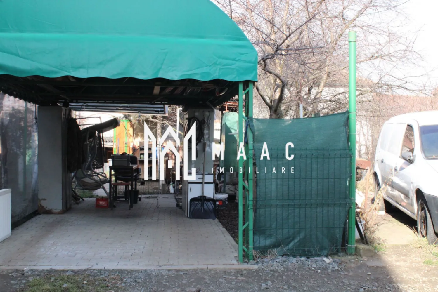 Garsonieră I zona centrala I teren 104 mpI Cojbuc I Sibiu - Garsonieră de Vânzare în Zona Centrală

MAAC Imobiliare vă ofera spre vânzare o garsonieră situată pe o stradă centrală, ideală pentru cei care apreciază accesibilitatea și confortul.

Detalii proprietate:

- Suprafață utilă: spațiu generos, perfect organizat pentru a maximiza confortul.
- Baie: baie modernă, dotată cu toate facilitățile necesare.
- Bucătărie: bucătărie spațioasă, ideală pentru gătit, cu suficiente locuri de depozitare.
- Teren: 104 mp teren aferent, oferind oportunități pentru amenajări exterioare sau un mic loc de relaxare. Terenul beneficiaza de PUZ pentru constructie P+3.
- Beci și spațiul de depozitare la subsol.
Avantaje:

Poziție centrală, aproape de toate facilitățile necesare (magazine, transport în comun, restaurante).
Acces ușor la principalele atracții ale orașului.
Potențial de închiriere excelent datorită locației.
Preț: [Introduceți prețul]
Pentru mai multe detalii precizati telefonic ca ati vazut anuntul cu ID CP2922568.