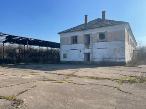 Proprietate versatila fost camin muncitori +teren loc.Batar jud Bihor