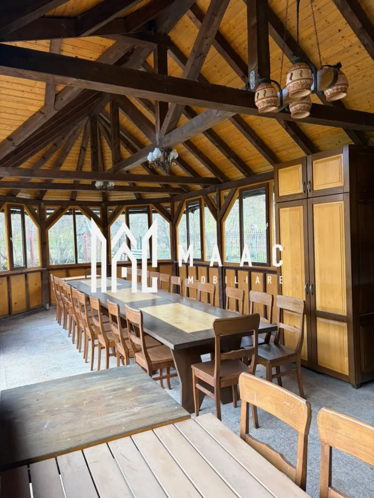 Complex Turistic I Teren 2.100 mp | 600 mp utili I Valea Lotrioarei Sibiu - MAAC va propune spre vanzare Pensiune in Valea Lotrioarei, jud. Sibiu. Proprietate turistică cu potențial ridicat | Investiție + exploatare imediată.
Situată într-un cadru natural spectaculos, pe Valea Lotrioarei, județul Sibiu, Pensiunea oferă liniște, intimitate și acces direct la râu, fiind ideală atât pentru activitate turistică, cât și pentru organizarea de evenimente private sau corporate.
 Descriere proprietate- Pensiunea principală dispune de 12 camere, astfel: 10 camere duble cu bai, 2 apartamente, living generos, zonă de agrement cu șemineu, sală de conferințe, zonă SPA – jacuzzi și saună, bucătărie profesională cu doua compartimente. Încălzire centralizată, cu centrală proprie.
Pe același teren se mai află două vile independente: 
- Vila 1 – 5 camere,hol si baie. 
- Vila 2 – 5 camere,hol si baie. 
Facilități exterioare: filigorie cu vedere directă la râu, zonă de relaxare amenajată la râu, în proprietate, parcare auto, magazie pentru lemne.
Până la finalizarea vânzării, Pensiunea se închiriază exclusiv integral, în regim închis, fiind disponibilă pentru evenimente private, corporate, team-building-uri sau reuniuni de familie.
Pensiunea se vinde ca afacere la cheie, complet funcțională și operațională, fără a necesita investiții suplimentare. Proprietatea este pregătită pentru exploatare imediată, având istoric de funcționare și potențial demonstrat de profitabilitate, fiind ideală pentru investitori care caută un business stabil în turism.
Pentru mai multe detalii si programarea unei vizionari va rugam sa specificati ID: CP2861391.