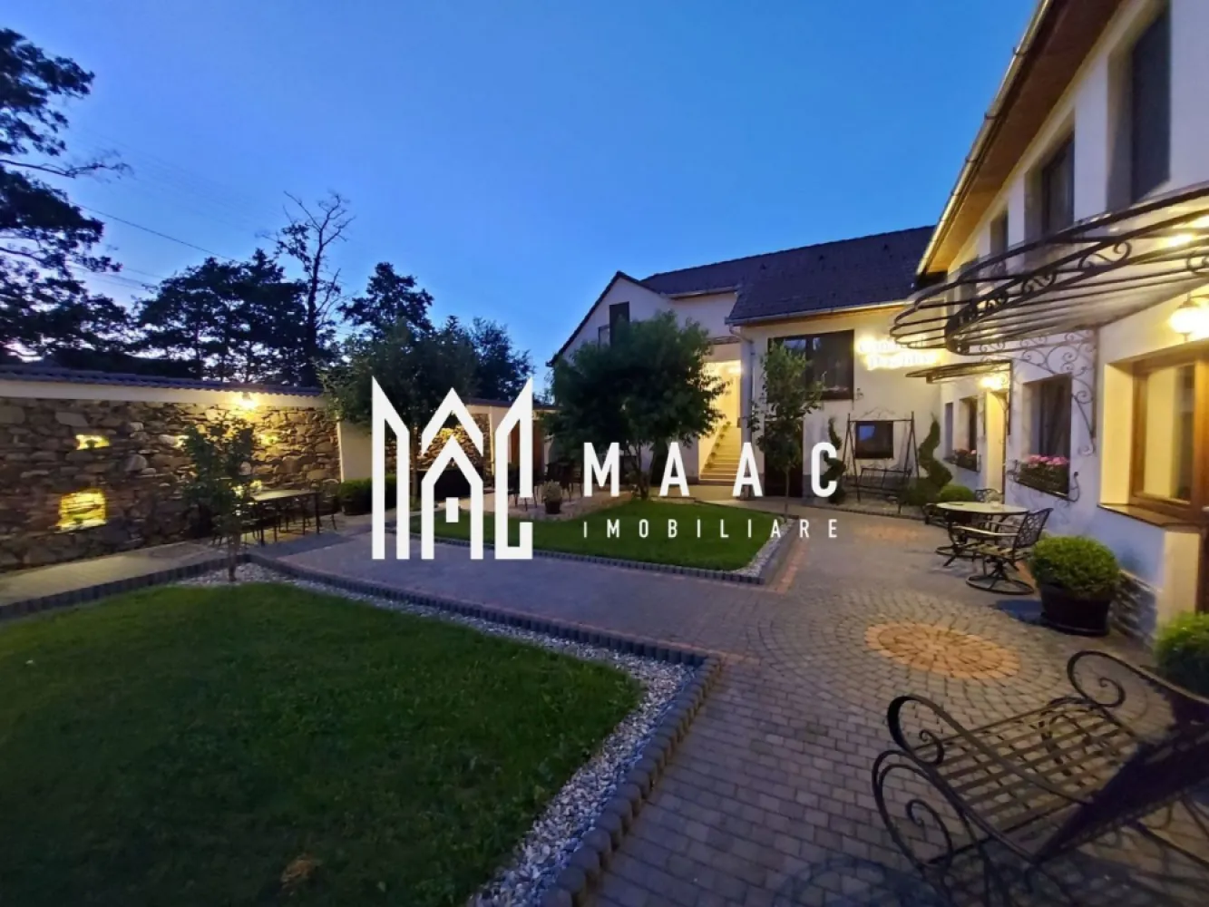 Pensiune de Lux | Conac De Poveste | Spatii comerciale | Gura Raului - MAAC IMOBILIARE vă oferă spre vanzare Conac – Pensiune de lux cu tematică culturală, Gura Râului

 Locație: O zonă de poveste, cu peisaje montane spectaculoase și o încărcătură culturală aparte.

 Concept unic: Fiecare cameră este dedicată unui mare poet sau scriitor care a trecut prin Gura Râului și a lăsat o amprentă literară: Coșbuc, Eminescu, Blaga, Goga, Chendi, Cioran și Agârbiceanu. Cel mai important nume pentru această proprietate este George Coșbuc, care a scris aici celebra poezie "Nunta Zamfirei".

 Caracteristici ale conacului:

7 camere tematice, unele cu vedere la munte

Living generos cu șemineu

Bucătărie complet utilată și autorizată

Zonă de dining elegantă

8 băi

Terasă spațioasă și zonă de BBQ

Cameră pentru depozitare (cămară)

Garaj închis

Vestiar

Centrală pe lemne

Poartă cu deschidere automată, controlabilă prin aplicație

Mobilier de lux realizat la comandă

Experiență culturală: Pensiunea oferă o atmosferă elegantă prin concerte de pian, recitaluri de vioară și poezie, transportând oaspeții într-o lume a rafinamentului și artei.

 Investiție cu profit garantat:

Pe lângă activitatea de cazare, conacul dispune de 4 spații comerciale care generează venituri constante:

 Magazin alimentar
 Magazin de haine
 Farmacie
Un spațiu comercial suplimentar ce poate fi valorificat după dorință

Contact MAAC Imobiliare: Pentru mai multe detalii sau pentru a programa o vizionare, specificati ID:CP2456302