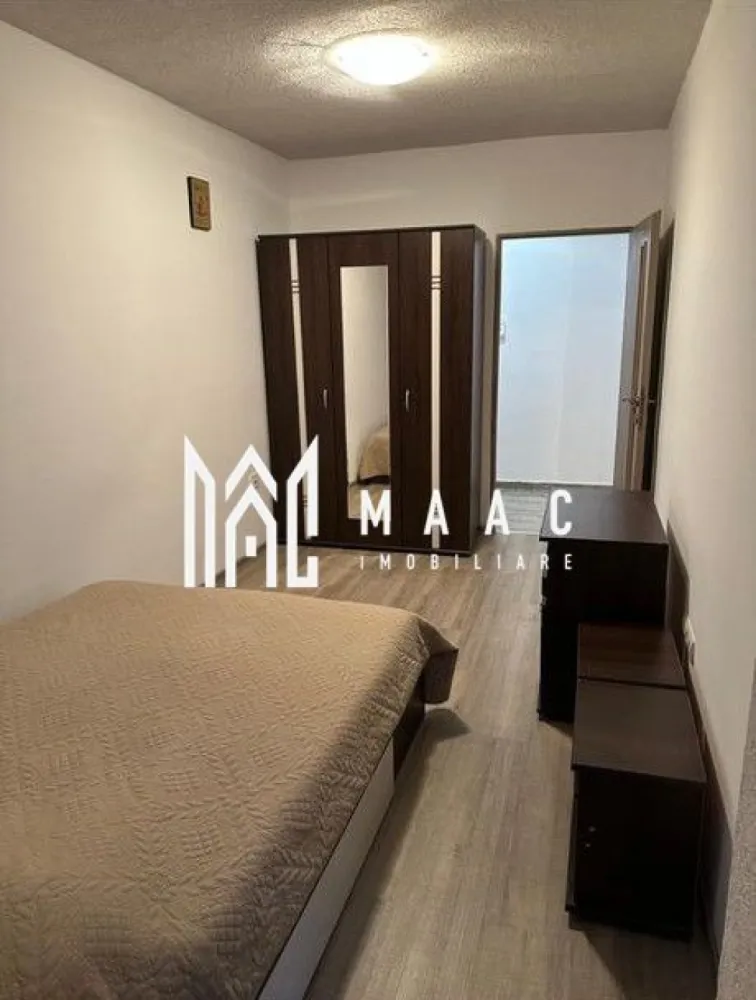 Apartament 3 camere | 58 mp | Construcție nouă | Lift | Doamna Stanca - Maac Imobiliare prezintă un apartament modern cu 3 camere, situat într-un imobil nou, P+10 cu lift, aflat în imediata apropiere a Kaufland și Shopping City Sibiu, pe strada Doamna Stanca. Proprietatea este poziționată la etajul 9 și oferă o suprafață utilă de 58 mp, plus balcon. Compartimentare: Living open space cu bucătărie 2 dormitoare Baie cu geam Hol Balcon Dotări și îmbunătățiri: Se vinde mobilat și utilat complet Gresie și faianță Uși interioare din lemn Geamuri termopan cu tâmplărie PVC Centrală termică proprie Pentru mai multe detalii precizati telefonic ca ati vazut anuntul cu ID: CP2842282