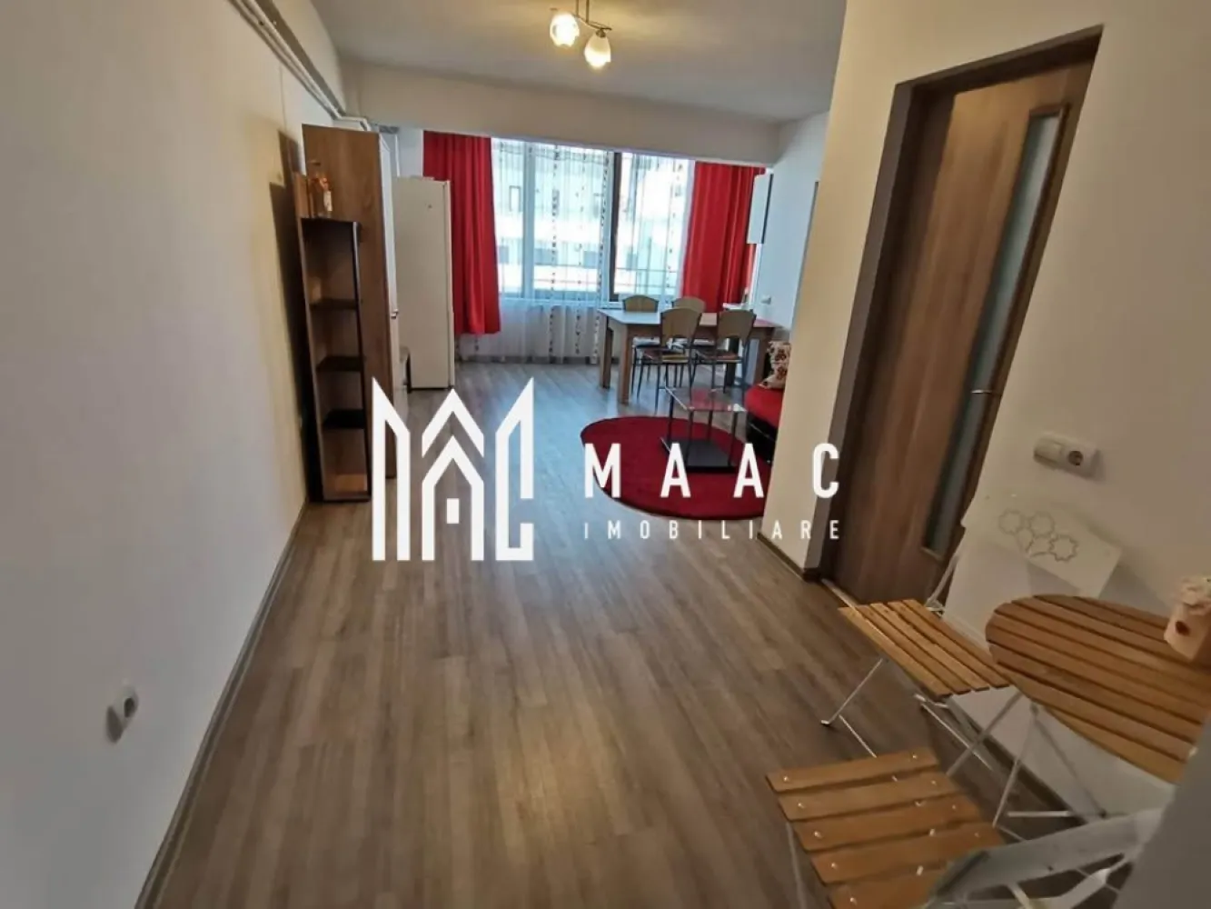 Apartament 3 camere | 58 mp | Construcție nouă | Lift | Doamna Stanca - Maac Imobiliare prezintă un apartament modern cu 3 camere, situat într-un imobil nou, P+10 cu lift, aflat în imediata apropiere a Kaufland și Shopping City Sibiu, pe strada Doamna Stanca. Proprietatea este poziționată la etajul 9 și oferă o suprafață utilă de 58 mp, plus balcon. Compartimentare: Living open space cu bucătărie 2 dormitoare Baie cu geam Hol Balcon Dotări și îmbunătățiri: Se vinde mobilat și utilat complet Gresie și faianță Uși interioare din lemn Geamuri termopan cu tâmplărie PVC Centrală termică proprie Pentru mai multe detalii precizati telefonic ca ati vazut anuntul cu ID: CP2842282