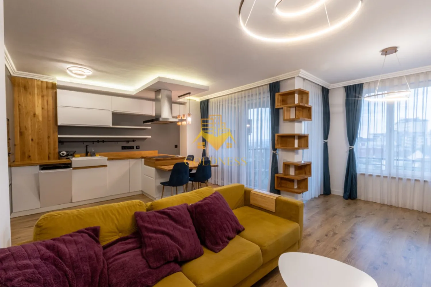2 camere, Parcare, Premium, Revo, Andrei Muresanu, Sigma, Calea Turzii - GOLDNESS Imobiliare vă propune spre închiriere un apartament cu 2 camere open space complet mobilat și utilat, la etajul 3 într-un imobil de 5 etaje, în Cartierul Andrei Muresanu, Zona Augustin Presecan.
Parcare subterana inclusa in pret!

Se află în apropierea stațiilor de transport în comun, magazine, restaurante, spații verzi, farmacii, etc. 
In acest pret sunt incluse 2 curatenii/luna(conditie obligatorie).

Apartamentul este compartimentat astfel:
 - dormitor cu pat matrimonial, dulapuri generoase pentru haine, noptiere
 - living cu bucatarie open space complet utilată și mobilată, canapea extensibilă, loc de servit masa 
 - baie cu dus walk-in, masina de spalat haine și dulap pentru depozitare,
 - balcon de 5 mp,
 -terasa 8 mp.

Imobilul este dotat cu toate cele necesare- centrală proprie, frigider, aragaz, hotă, mașină de spălat haine si vase, tv, aer conditionat, etc. 

Dacă sunteți interesați de acest apartament și doriți să îl vizionați, dar și pentru alte oferte nu ezitați să ne contactați telefonic sau prin e-mail. Vă stăm la dispoziție!
Pentru intermediere se percepe un comision de 75% din prețul chiriei!