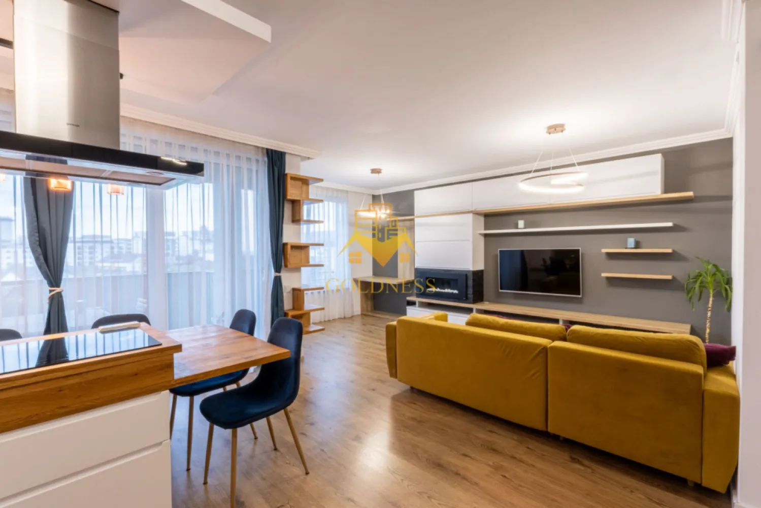 2 camere, Parcare, Premium, Revo, Andrei Muresanu, Sigma, Calea Turzii - GOLDNESS Imobiliare vă propune spre închiriere un apartament cu 2 camere open space complet mobilat și utilat, la etajul 3 într-un imobil de 5 etaje, în Cartierul Andrei Muresanu, Zona Augustin Presecan.
Parcare subterana inclusa in pret!

Se află în apropierea stațiilor de transport în comun, magazine, restaurante, spații verzi, farmacii, etc. 
In acest pret sunt incluse 2 curatenii/luna(conditie obligatorie).

Apartamentul este compartimentat astfel:
 - dormitor cu pat matrimonial, dulapuri generoase pentru haine, noptiere
 - living cu bucatarie open space complet utilată și mobilată, canapea extensibilă, loc de servit masa 
 - baie cu dus walk-in, masina de spalat haine și dulap pentru depozitare,
 - balcon de 5 mp,
 -terasa 8 mp.

Imobilul este dotat cu toate cele necesare- centrală proprie, frigider, aragaz, hotă, mașină de spălat haine si vase, tv, aer conditionat, etc. 

Dacă sunteți interesați de acest apartament și doriți să îl vizionați, dar și pentru alte oferte nu ezitați să ne contactați telefonic sau prin e-mail. Vă stăm la dispoziție!
Pentru intermediere se percepe un comision de 75% din prețul chiriei!