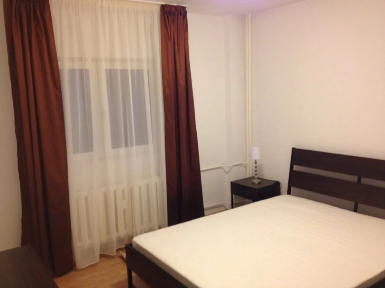 Particular inchiriez apartament Stefan cel Mare (spitalul de urgenta floreasca) - Inchiriez apartament Stefan cel Mare (vis a vis de spitalul de urgenta floreasca) 2 camere, semidecomandat, etaj 4/10, renovat, mobilat, bucatarie utilata, masina de spalat rufe, masina de spalat vase, aer conditionat, usi culisante sufragerie. Zona foarte linistita. Pret 550 eur negociabil. Disponibil de la 1 decembrie 2024
