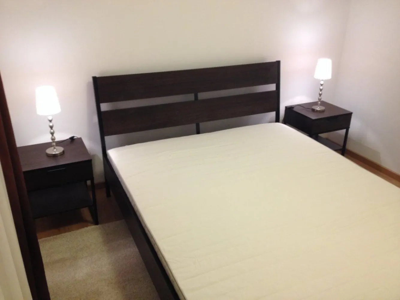 Particular inchiriez apartament Stefan cel Mare (spitalul de urgenta floreasca) - Inchiriez apartament Stefan cel Mare (vis a vis de spitalul de urgenta floreasca) 2 camere, semidecomandat, etaj 4/10, renovat, mobilat, bucatarie utilata, masina de spalat rufe, masina de spalat vase, aer conditionat, usi culisante sufragerie. Zona foarte linistita. Pret 550 eur negociabil. Disponibil de la 1 decembrie 2024