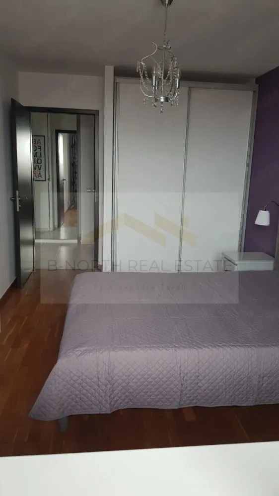 Apartament 2 camere de vânzare | Monaco Towers | Metrou Dimitrie Leonida | 63 mp - B-North Real Estate vă propune spre vânzare un apartament cu 2 camere, situat în complexul rezidențial Monaco Towers, pe Șoseaua Berceni nr. 96, la doar 2 minute de mers pe jos de stația de metrou Dimitrie Leonida.
Apartamentul este amplasat la etajul 13 din 20, are o suprafață utilă de 63 mp și beneficiază de două balcoane, un living generos cu bucătărie open-space și finisaje de calitate.

Caracteristici principale:

Apartament cu 2 camere
Suprafață utilă: 63 mp
Compartimentare semidecomandată
Etaj 13 din 20
An construcție: 2011
2 balcoane

Dotări și beneficii:

Living cu bucătărie open-space
Centrală proprie pe corp de clădire cu contorizare individuală
Aer condiționat LG
Parchet triplustratificat
Tâmplărie Schüco cu geam termopan
Finisaje moderne
Recepție în imobil
Pază și supraveghere video 24/7
3 lifturi Schindler
Parcare subterană
Sistem de detecție și stingere incendiu

Avantaje locație:

Aproximativ 2 minute de mers până la metrou Dimitrie Leonida
Stații STB în imediata apropiere
Acces rapid către Metro, Jumbo, Auchan, Lidl, Kaufland, Carrefour Grand Arena, Selgros și Hornbach
La parterul complexului se regăsesc Mega Image, sală de fitness, Domino's Pizza și alte spații comerciale

Preț:

160.000 euro

Pentru informații suplimentare și programarea unei vizionări, contactați B-North Real Estate.
