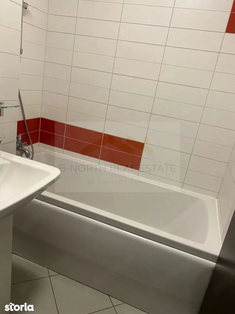 Apartament 2 camere de vânzare | Monaco Towers | Metrou Dimitrie Leonida | 63 mp - B-North Real Estate vă propune spre vânzare un apartament cu 2 camere, situat în complexul rezidențial Monaco Towers, pe Șoseaua Berceni nr. 96, la doar 2 minute de mers pe jos de stația de metrou Dimitrie Leonida.
Apartamentul este amplasat la etajul 13 din 20, are o suprafață utilă de 63 mp și beneficiază de două balcoane, un living generos cu bucătărie open-space și finisaje de calitate.

Caracteristici principale:

Apartament cu 2 camere
Suprafață utilă: 63 mp
Compartimentare semidecomandată
Etaj 13 din 20
An construcție: 2011
2 balcoane

Dotări și beneficii:

Living cu bucătărie open-space
Centrală proprie pe corp de clădire cu contorizare individuală
Aer condiționat LG
Parchet triplustratificat
Tâmplărie Schüco cu geam termopan
Finisaje moderne
Recepție în imobil
Pază și supraveghere video 24/7
3 lifturi Schindler
Parcare subterană
Sistem de detecție și stingere incendiu

Avantaje locație:

Aproximativ 2 minute de mers până la metrou Dimitrie Leonida
Stații STB în imediata apropiere
Acces rapid către Metro, Jumbo, Auchan, Lidl, Kaufland, Carrefour Grand Arena, Selgros și Hornbach
La parterul complexului se regăsesc Mega Image, sală de fitness, Domino's Pizza și alte spații comerciale

Preț:

160.000 euro

Pentru informații suplimentare și programarea unei vizionări, contactați B-North Real Estate.